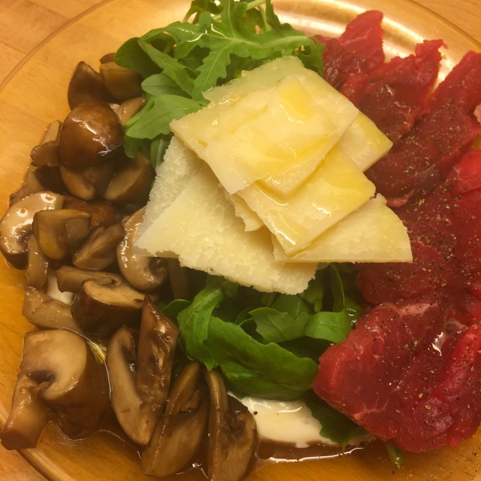 Rindslungenbraten-auf-Senfrahm-mit-Rucola-und-Parmesan-1