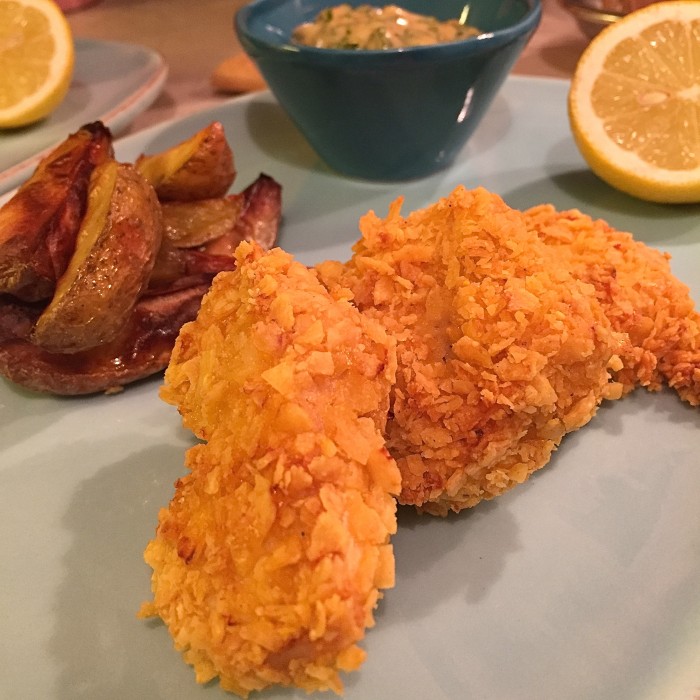 Crispy-chicken-mit-Erdäpfelwedges-und-Remoulade-1